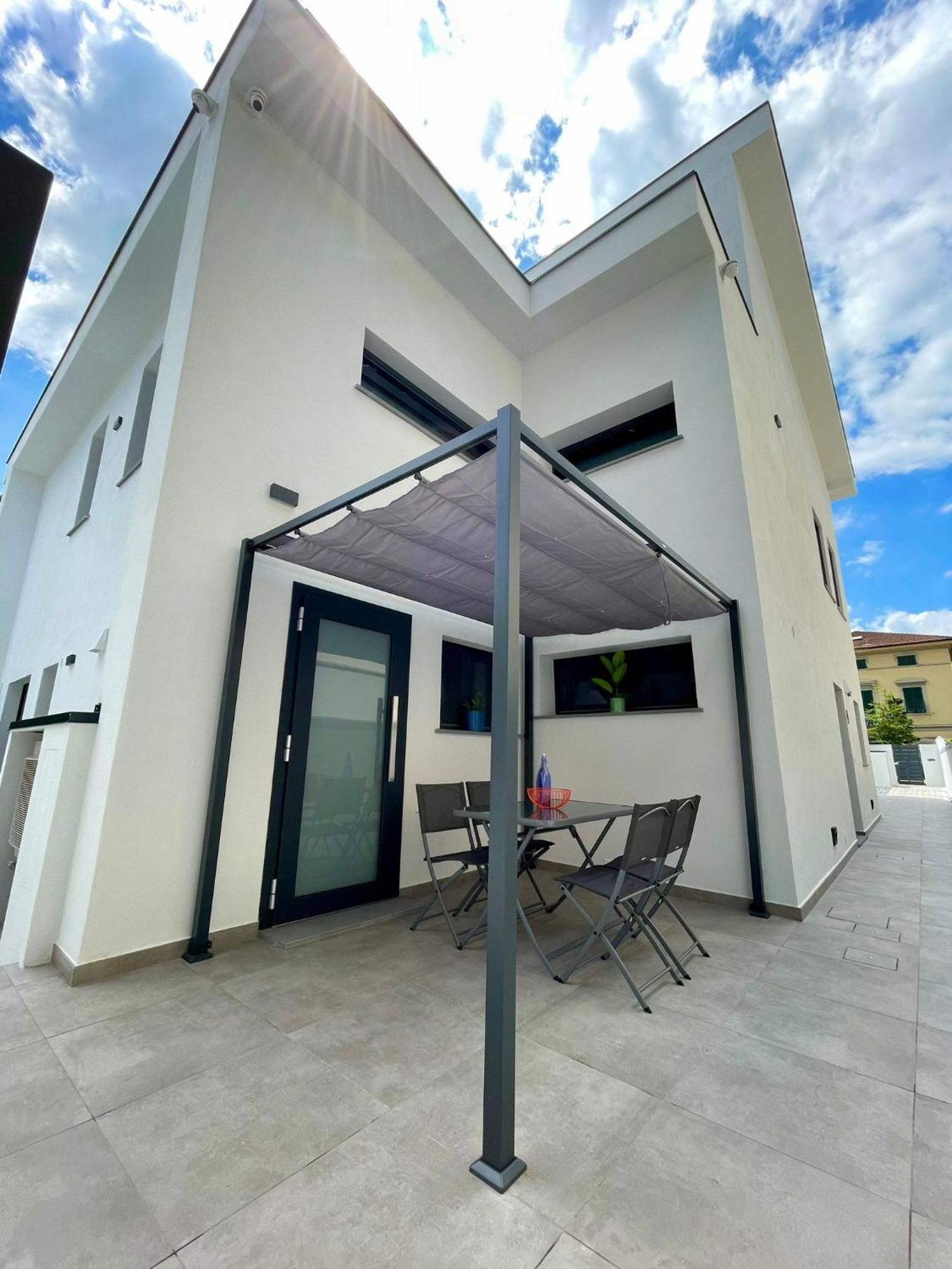 Elisa Apartments B - In Front Of The Walls Of ลุคคา ภายนอก รูปภาพ